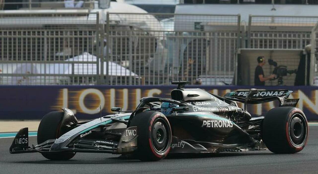 George Russell con la Mercedes ad Abu Dhabi