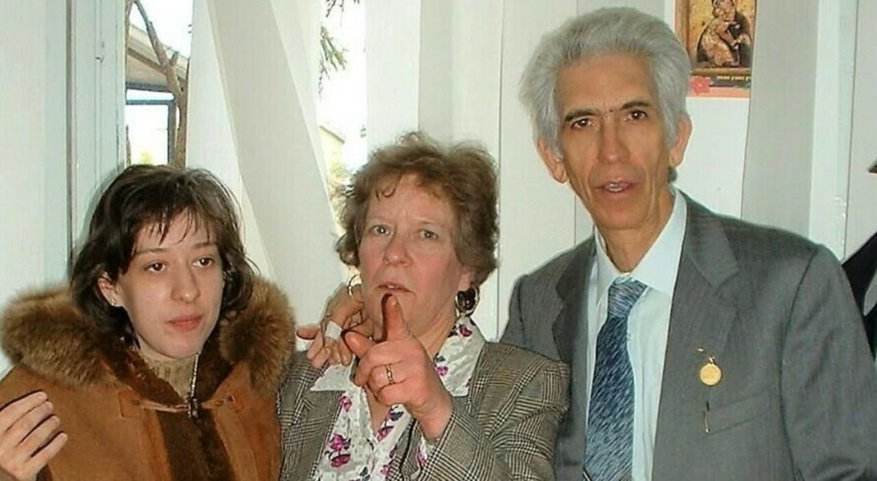 Strangola la figlia disabile e si uccide, il dramma inaspettato: «La situazione sembrava sotto controllo». Chi erano Lucia e Giuseppina Strangola la figlia disabile e si uccide, il dramma inaspettato: «La situazione sembrava sotto controllo». Chi erano Lucia e Giuseppina