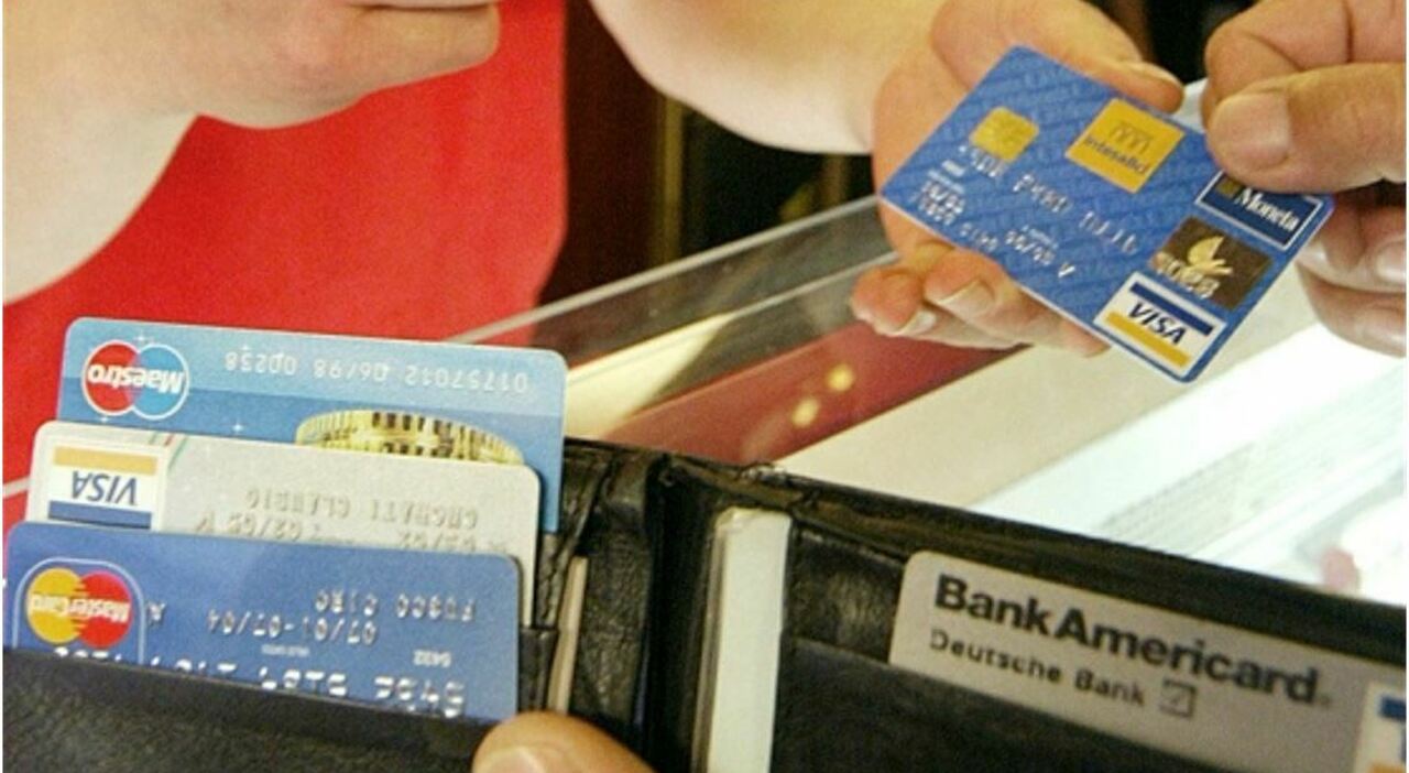 «Carta clonata, venga subito in caserma». L?inquilino si assenta e i ladri svaligiano casa «Carta clonata, venga subito in caserma». L?inquilino si assenta e i ladri svaligiano casa