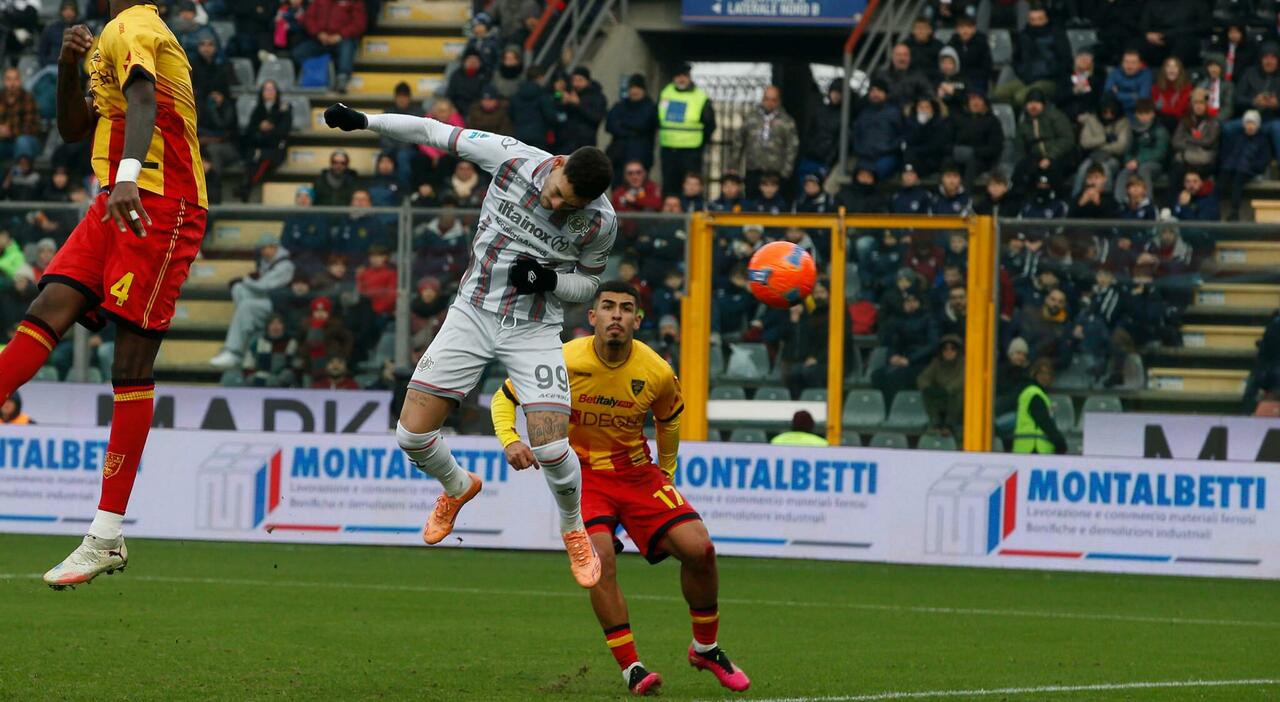 Il Lecce dura un tempo, poi si accende la Cremonese e resta al buio. Fa festa Nicola Il Lecce dura un tempo, poi si accende la Cremonese e resta al buio. Fa festa Nicola