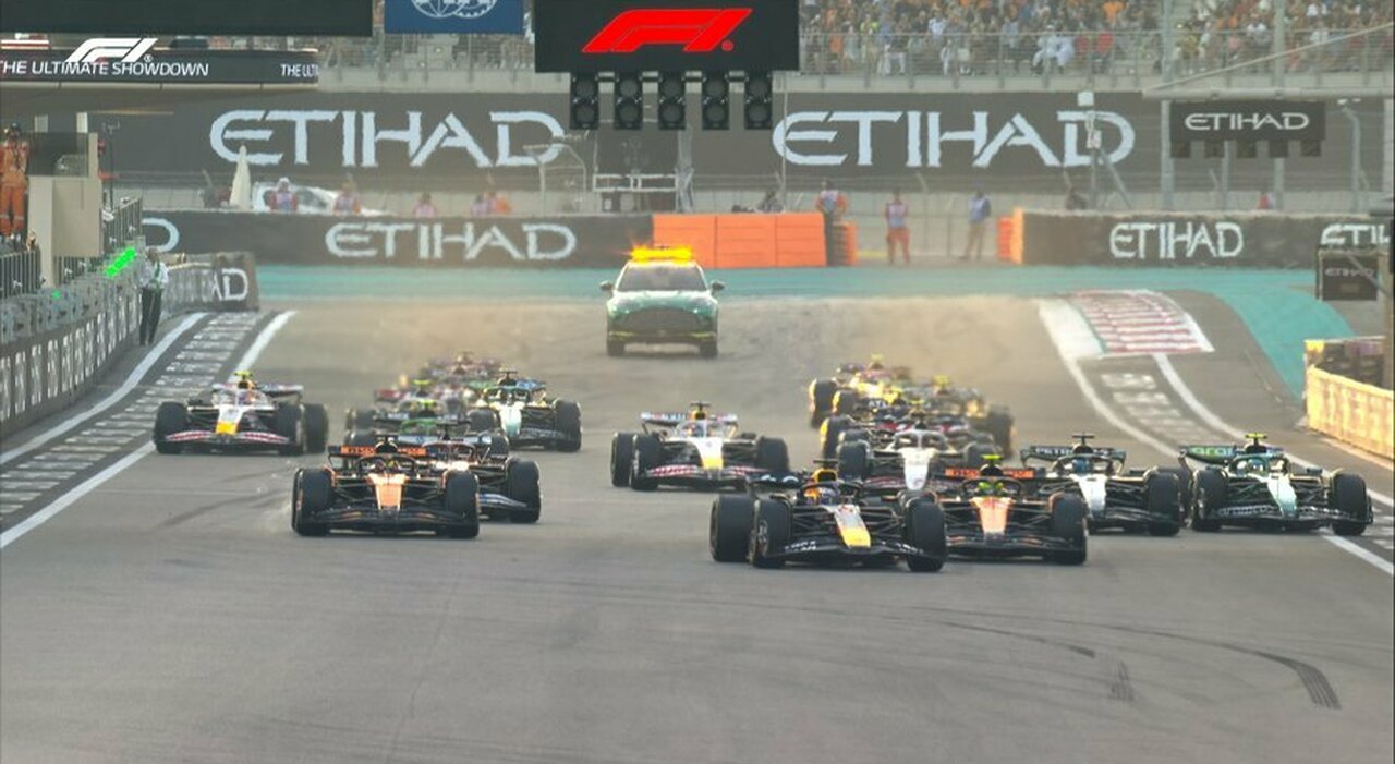 GP di Abu Dhabi, la diretta: Verstappen va in testa seguito da Piastri e Norris, bello scatto di Leclerc, quarto GP di Abu Dhabi, la diretta: Verstappen va in testa seguito da Piastri e Norris, bello scatto di Leclerc, quarto