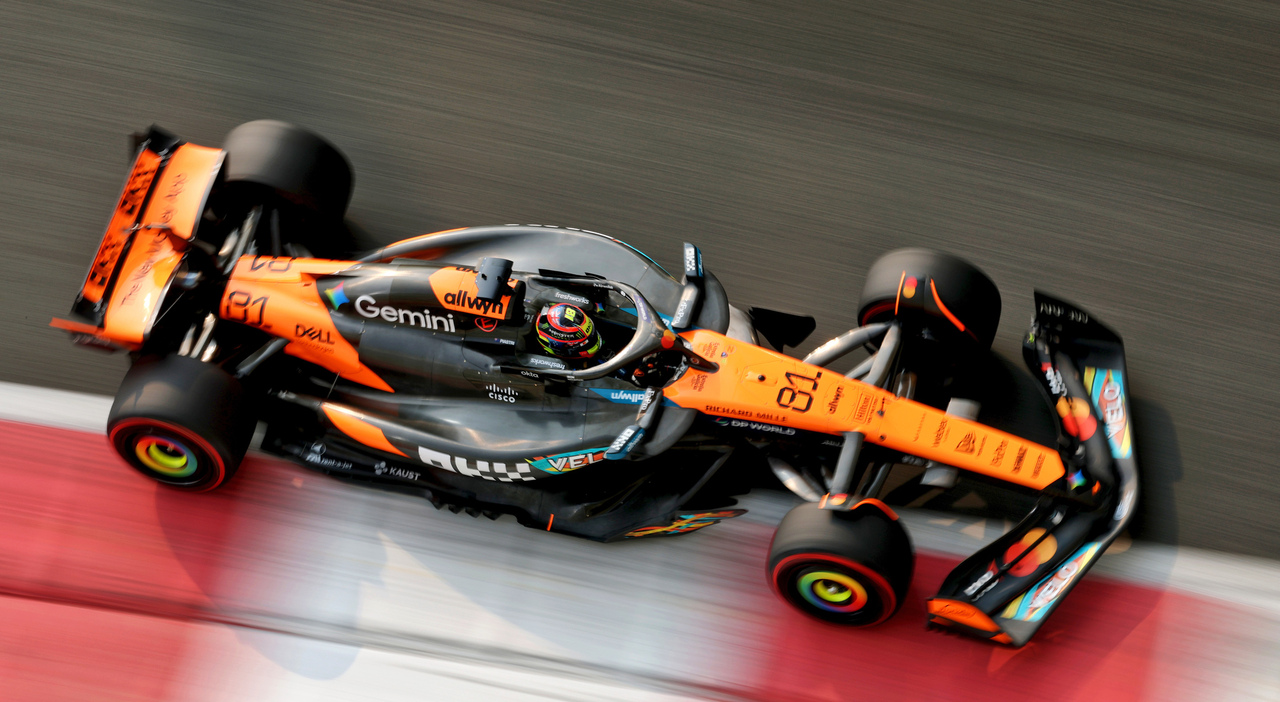 GP di Abu Dhabi, la diretta: Piastri leader, ma senza pit stop, Verstappen secondo, Norris terzo GP di Abu Dhabi, la diretta: Piastri leader, ma senza pit stop, Verstappen secondo, Norris terzo