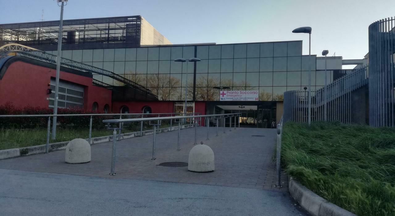 Operata alle tonsille a Fabriano, le esce il cibo dal naso: infermiera fa causa, l?Ast la risarcirà Operata alle tonsille a Fabriano, le esce il cibo dal naso: infermiera fa causa, l?Ast la risarcirà