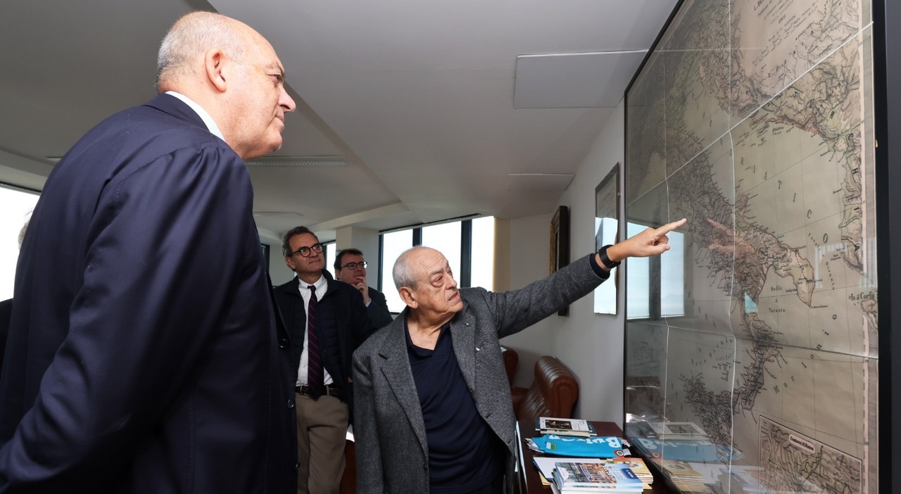 Caltagirone: «Napoli luogo del futuro» Caltagirone: «Napoli luogo del futuro»