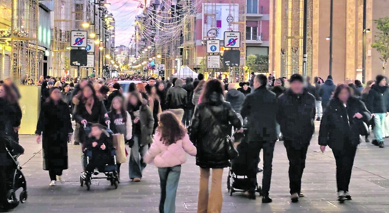 Immacolata, pienone in centro tra shopping, eventi e musica Immacolata, pienone in centro tra shopping, eventi e musica