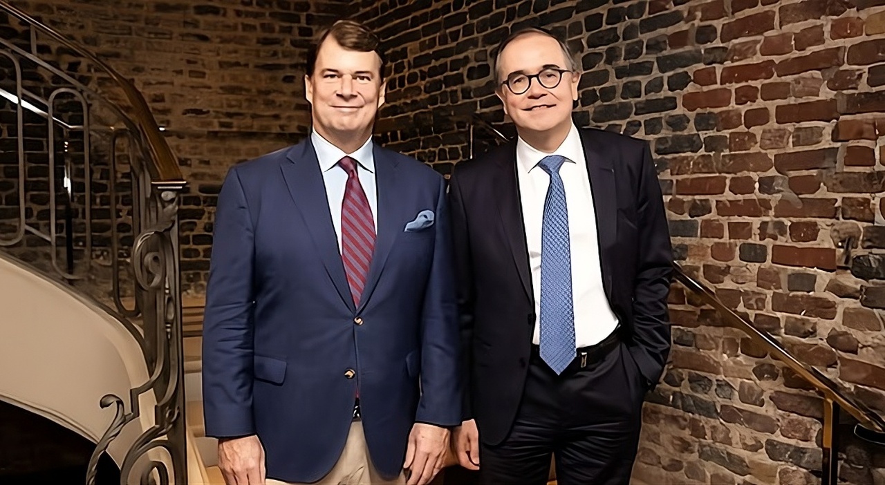 Jim Farley, presidente e ceo di Ford Motor Company e il ceo di Renualt Fran&ccedil;ois Provost