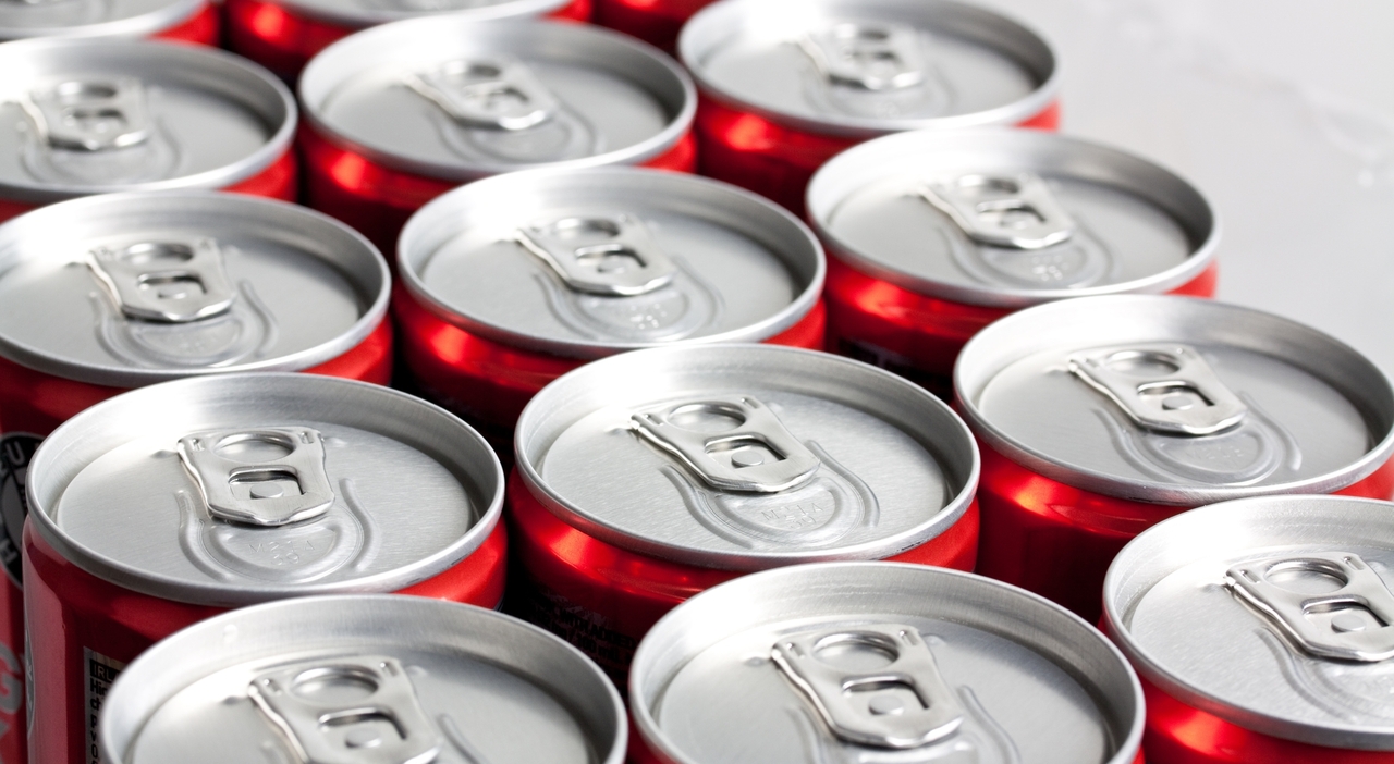 Colpito da ictus per troppi energy drink: «Ne bevo 8 lattine al giorno». Lo studio, i sintomi e la "caffeina nascosta" Colpito da ictus per troppi energy drink: «Ne bevo 8 lattine al giorno». Lo studio, i sintomi e la "caffeina nascosta"