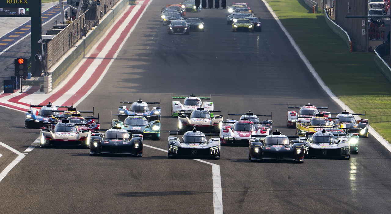 La partenza di una gara del WEC 2025