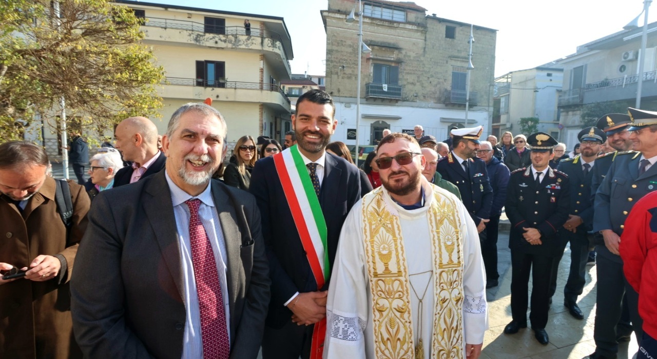 caivano inaugurata piazza annunziatella la prima cerimonia del nuovo sindaco angelino da Ilmattino.it caivano inaugurata piazza annunziatella la prima cerimonia del nuovo sindaco angelino