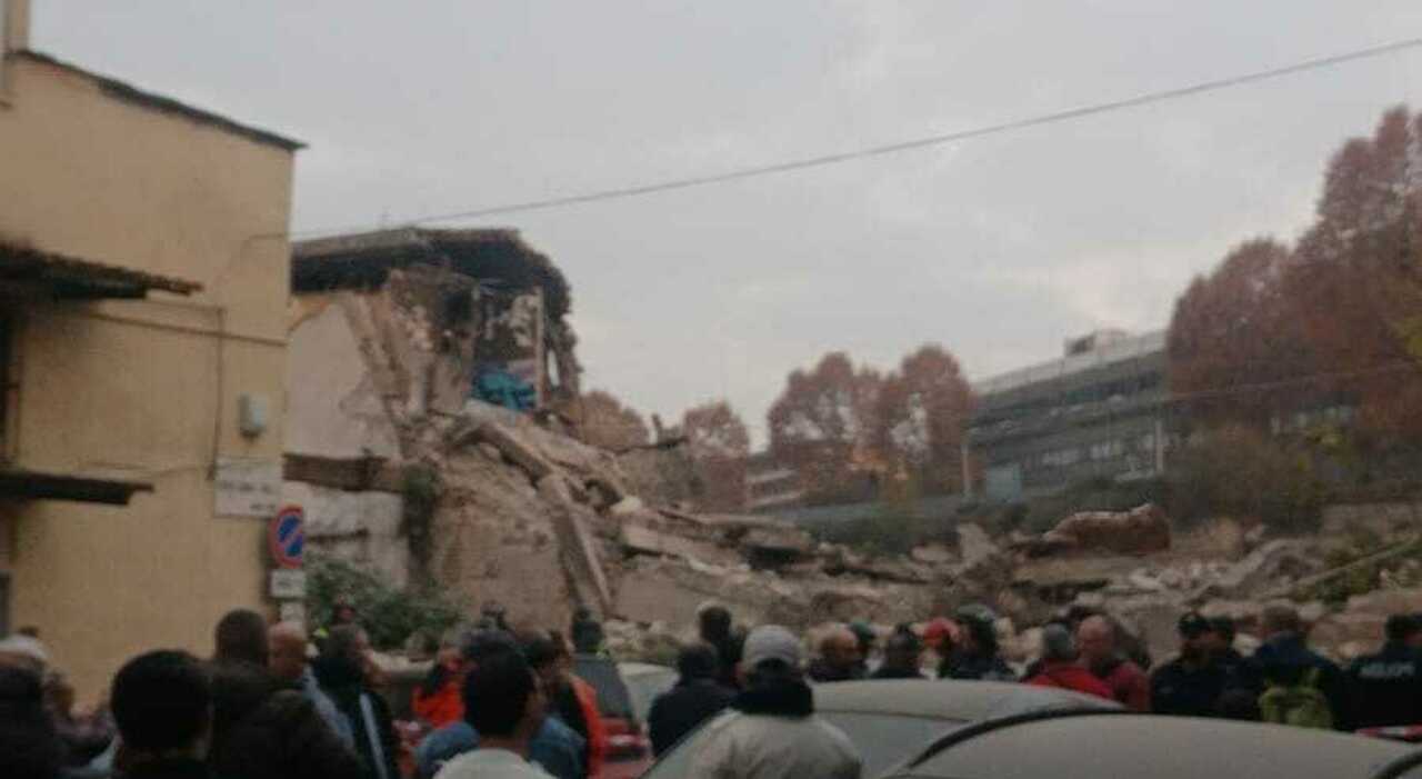 napoli boato e crollo in zona arenaccia vigili del fuoco e 118 sul posto da Ilmattino.it napoli boato e crollo in zona arenaccia vigili del fuoco e 118 sul posto