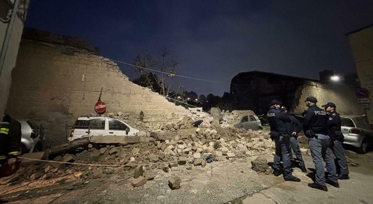napoli crollo in zona arenaccia auto sotto le macerie e nessun ferito da Ilmattino.it napoli crollo in zona arenaccia auto sotto le macerie e nessun ferito