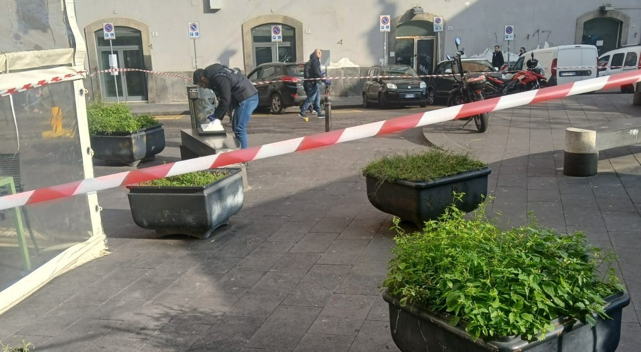 napoli spari nella notte vicino al plebiscito rinvenuti bossoli in piazza carolina da Ilmattino.it napoli spari nella notte vicino al plebiscito rinvenuti bossoli in piazza carolina