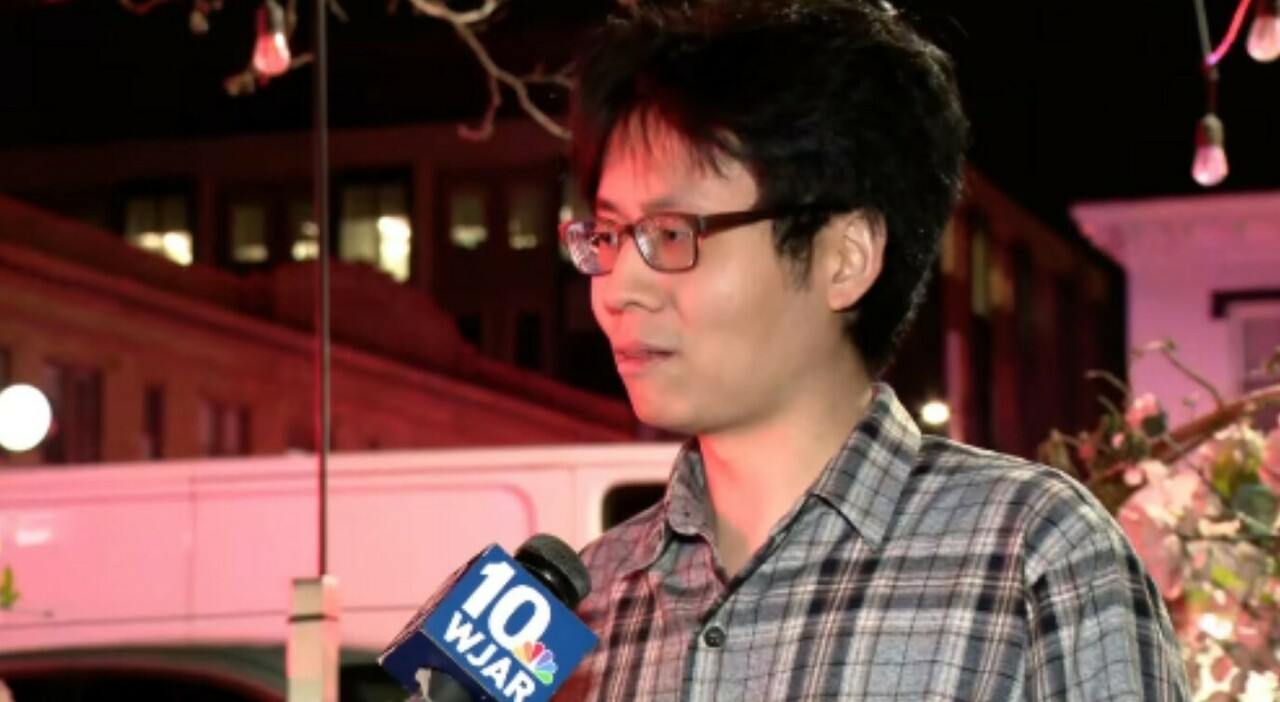 nascosti per due ore sotto le scrivanie mentre il killer sparava il racconto del sopravvissuto della brown university da Leggo.it nascosti per due ore sotto le scrivanie mentre il killer sparava il racconto del sopravvissuto della brown university