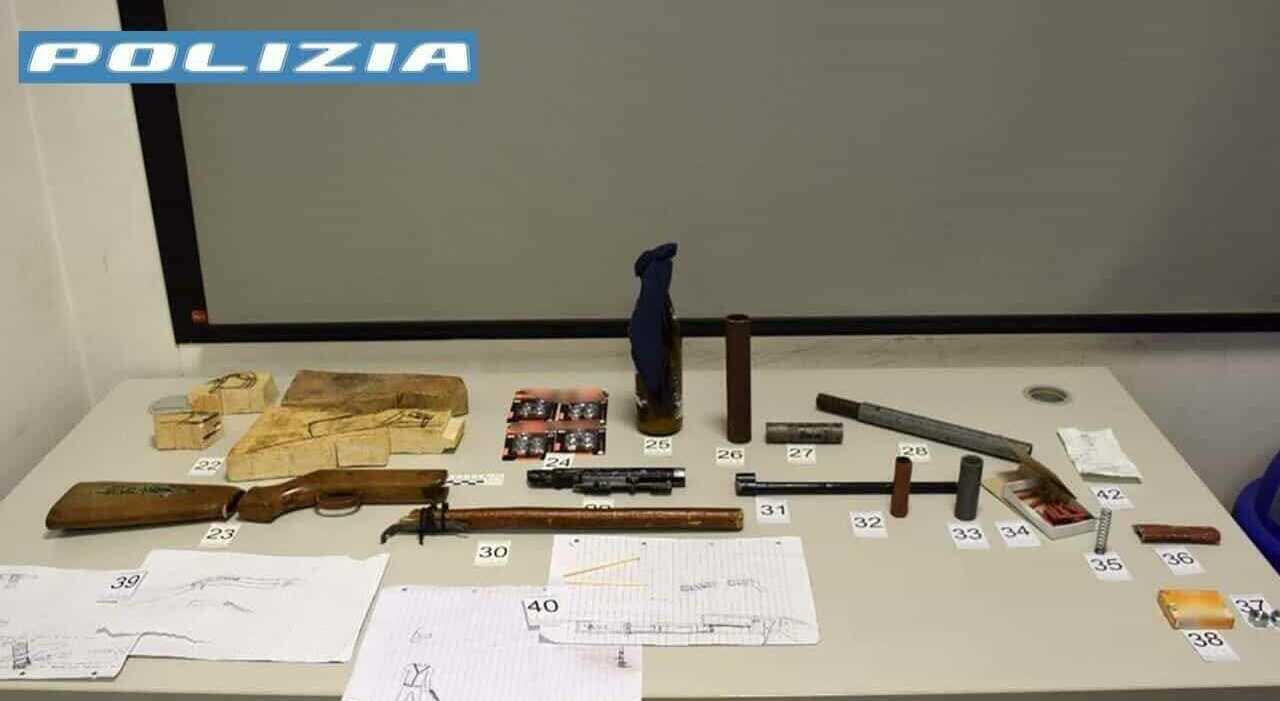 https://statics.cedscdn.it/photos/MED_HIGH/2025/12/17/9250478_17103118_digos_arrestato_ragazzino_terrorismo_foto_polizia.jpg
