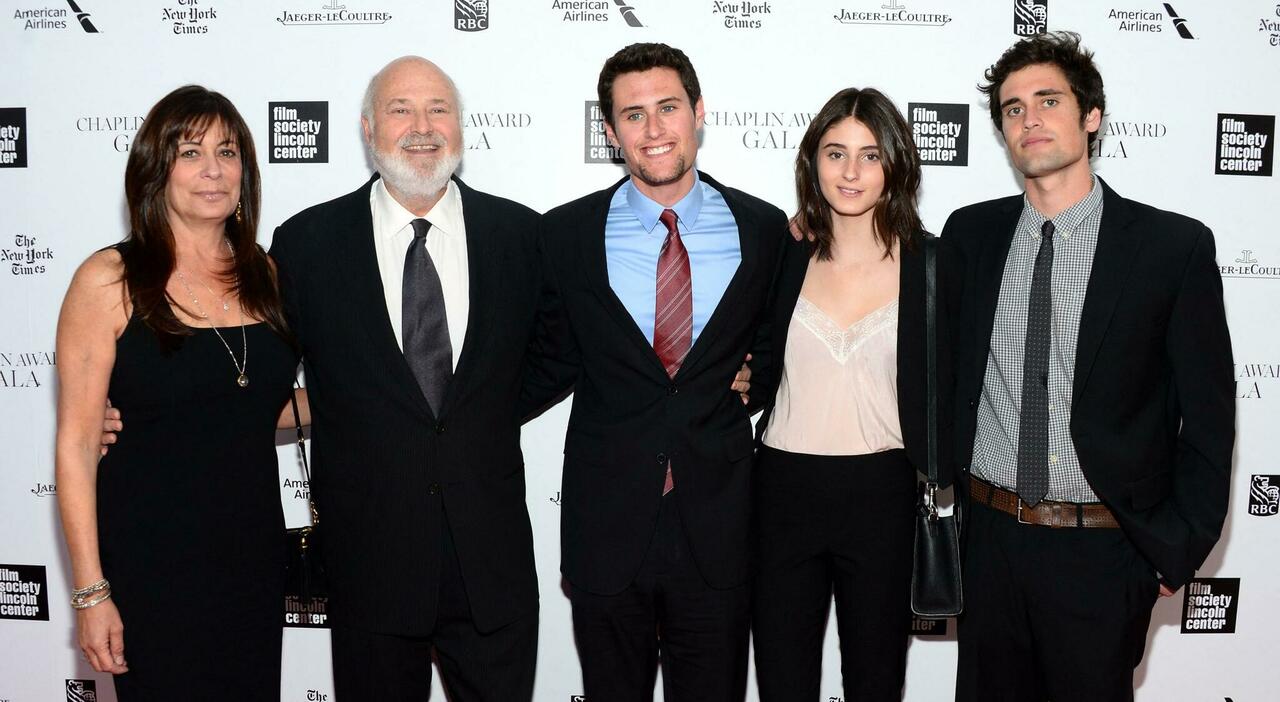 nessuno poteva prevedere quello che ha fatto nick reiner lo strazio dei fratelli jake e romy rob e michele erano i nostri migliori amici da Leggo.it nessuno poteva prevedere quello che ha fatto nick reiner lo strazio dei fratelli jake e romy rob e michele erano i nostri migliori amici