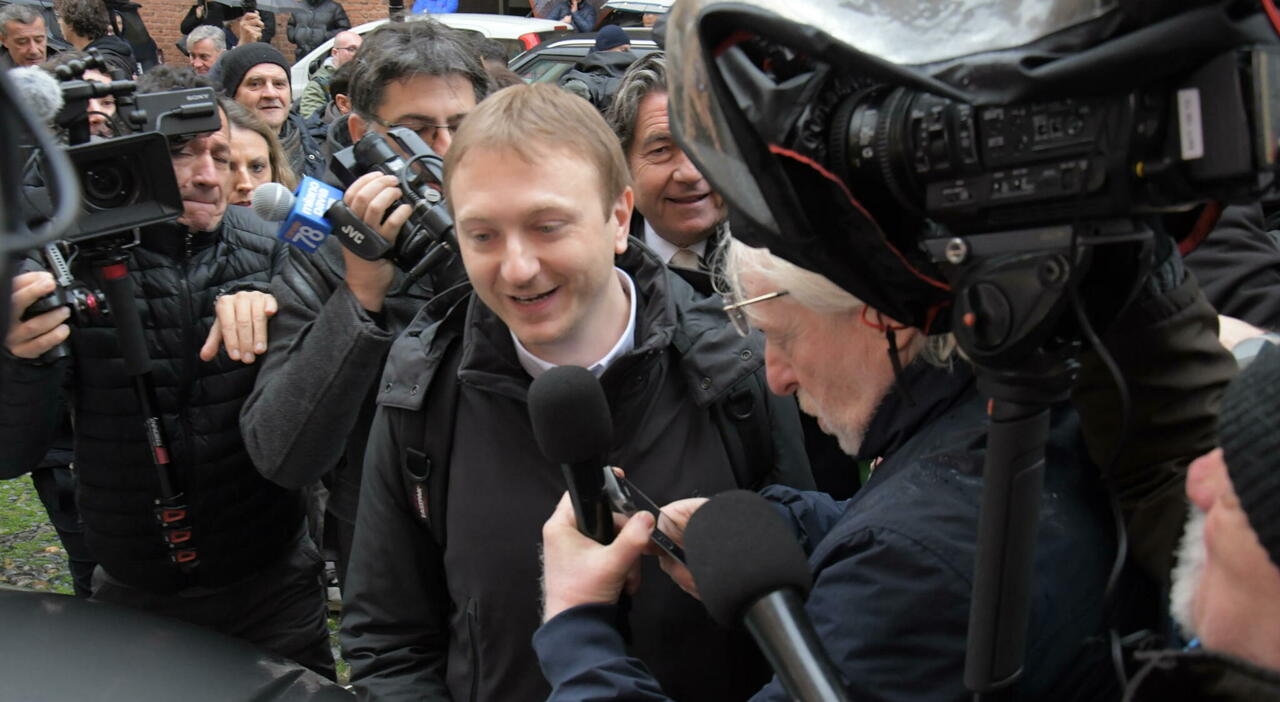 garlasco alberto stasi a sorpresa in aula a pavia l incidente probatorio la perizia sul dna e l impronta 33 232 il giorno decisivo da Leggo.it garlasco alberto stasi a sorpresa in aula a pavia l incidente probatorio la perizia sul dna e l impronta 33 232 il giorno decisivo