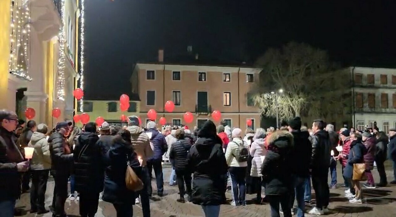 https://statics.cedscdn.it/photos/MED_HIGH/2025/12/18/9253203_18201045_diana_canevarolo_fiaccolata_verita_giustizia_vo_padova.jpg