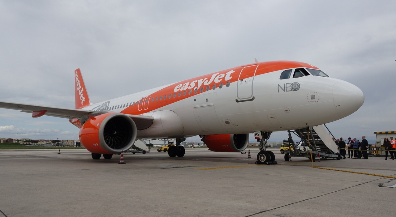 EasyJet, famiglia tenta di trasportare la nonna morta su un aereo:  «Sembrava già esanime, era accasciata sulla sedia a rotelle»