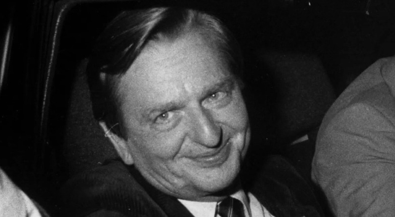 https://statics.cedscdn.it/photos/MED_HIGH/2025/12/21/9258700_21213451_olof_palme_omicidio_caso_svedese_ultimissime.jpg