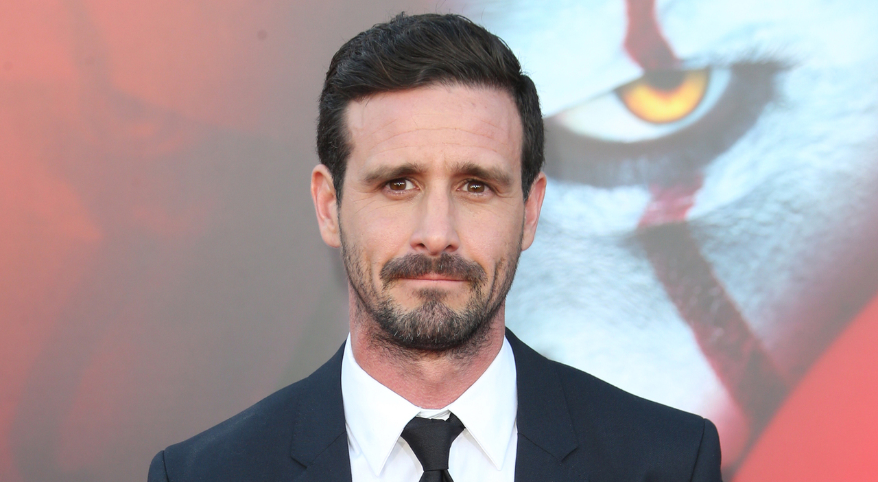 https://statics.cedscdn.it/photos/MED_HIGH/2025/12/22/9259659_22081919_james_ransone_morto_chi_era_suicidio_oggi.jpg