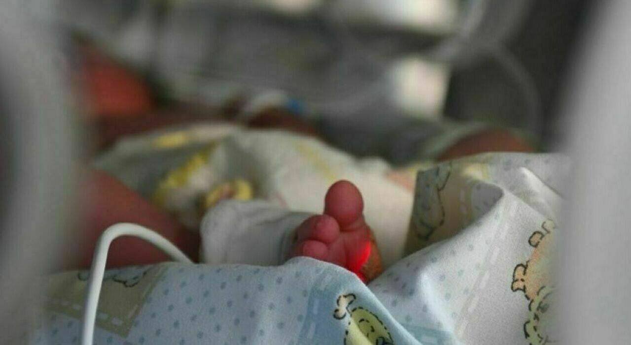 bimba di quattro mesi trovata morta in casa l allarme lanciato dalla madre nessuna ipotesi esclusa disposta l autopsia