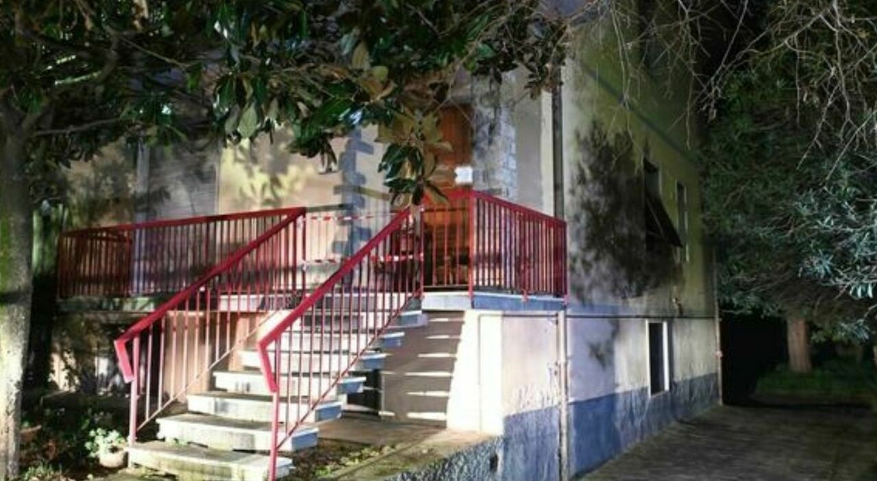 Lorenzo Paolieri trovato mummificato a 32 anni in un baule: il silenzio del fratello, le pensioni mai ritirate, decine di migliaia di euro in casa