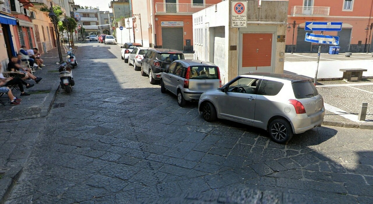 pomigliano d arco bambino e uomo feriti da colpi di pistola mentre passeggiano alla vigilia di natale