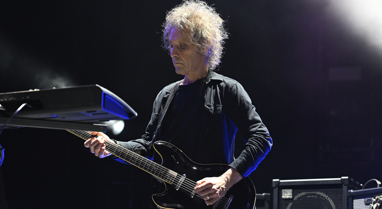 perry bamonte morto il chitarrista dei the cure grande amico e compagno stroncato dalla malattia aveva 65 anni