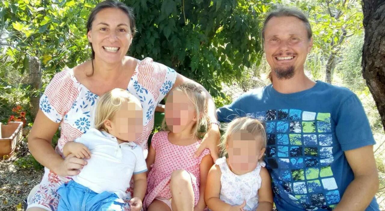 famiglia nel bosco il dolore di mamma catherine i miei figli sono in ansia la bimba morde le mani giorno e notte il super psichiatra