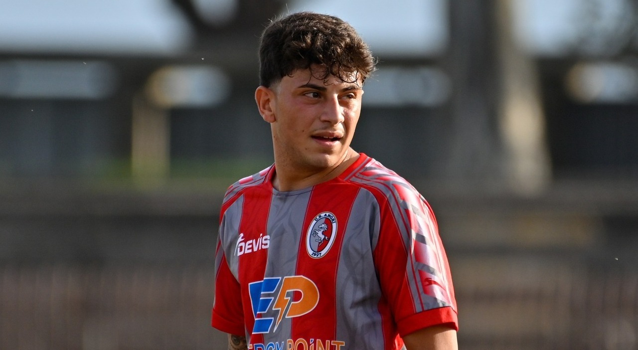 bruno petrone accoltellato a napoli si consegnano un 15enne un 17enne svolta sul ferimento del 18enne