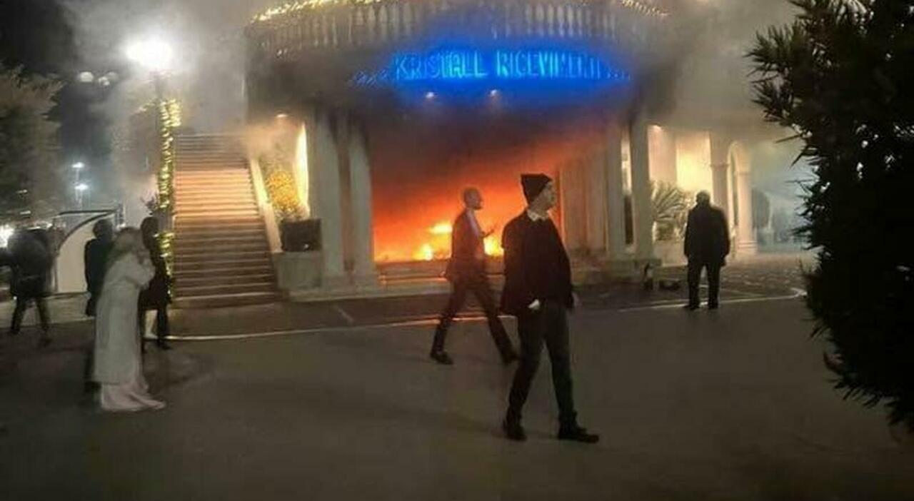 ariano irpino dramma al matrimonio la torta provoca incendio ustionato lo sposo