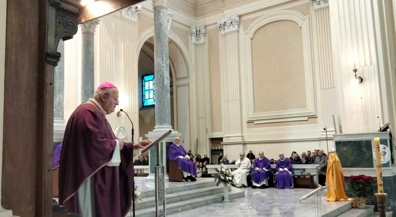 anna tagliaferri uccisa dal fidanzato fiori bianchi e lacrime ai funerali a cava de tirreni la sua memoria diventi responsabilit224