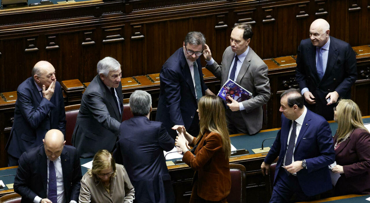 manovra dal taglio irpef ai buoni pasto pensioni rc auto bonus libri piano casa e affitti brevi le misure definitive