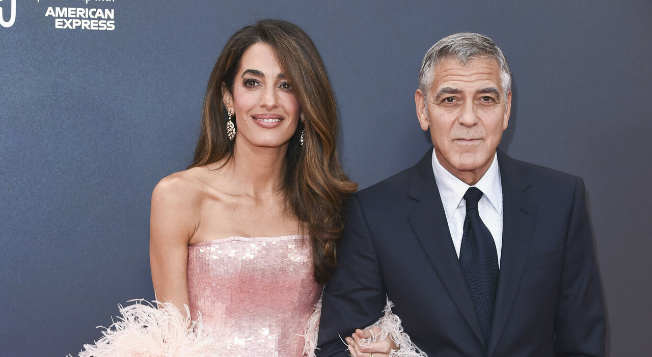 https://statics.cedscdn.it/photos/MED_HIGH/2025/12/30/9271326_30174613_george_clooney_amal_francesi_proteggere_figli_paparazzi_privacy_oggi.jpg
