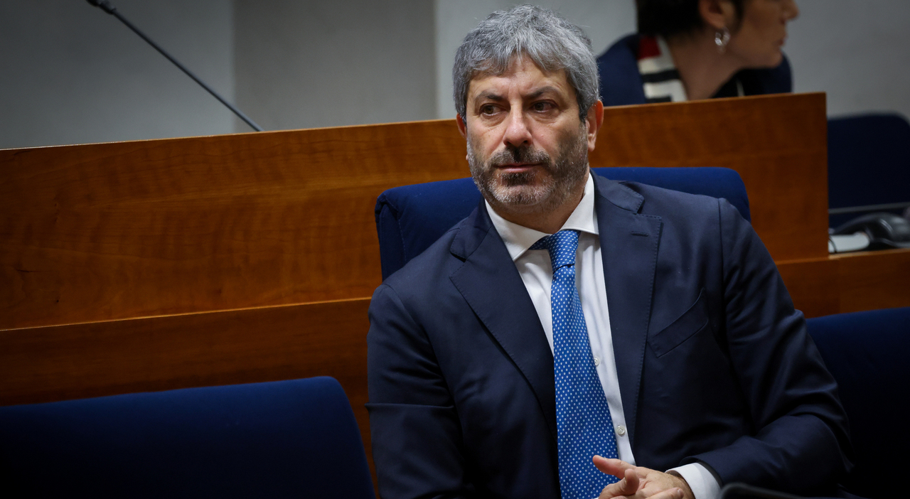 Regione, Roberto Fico: «Giunta, nessun Cencelli. Piena sintonia con i partiti, trasporti: presto la svolta»