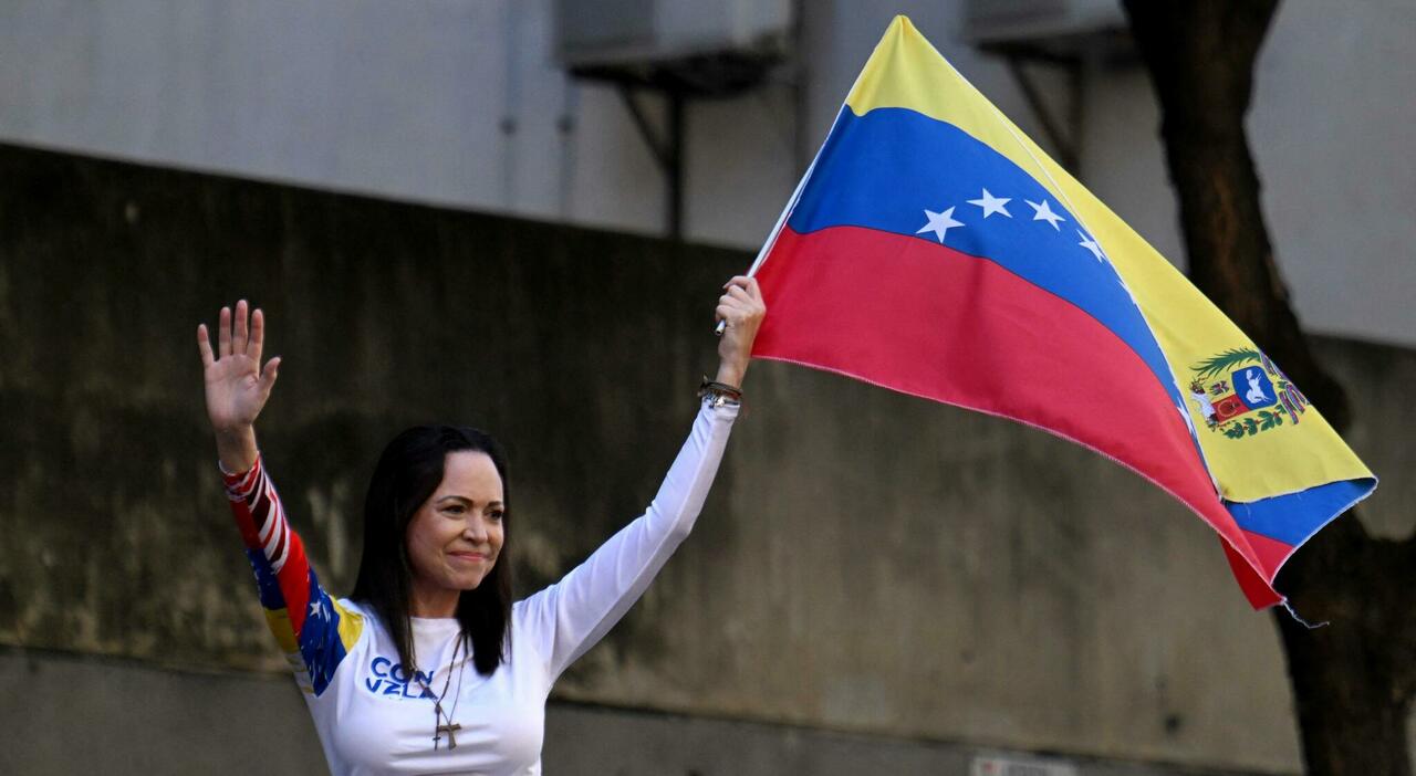 https://statics.cedscdn.it/photos/MED_HIGH/2026/01/04/9278297_04094658_maria_corna_machado_chi_e_premio_nobel_pace_maduro_venezuela_ultima_ora.jpg