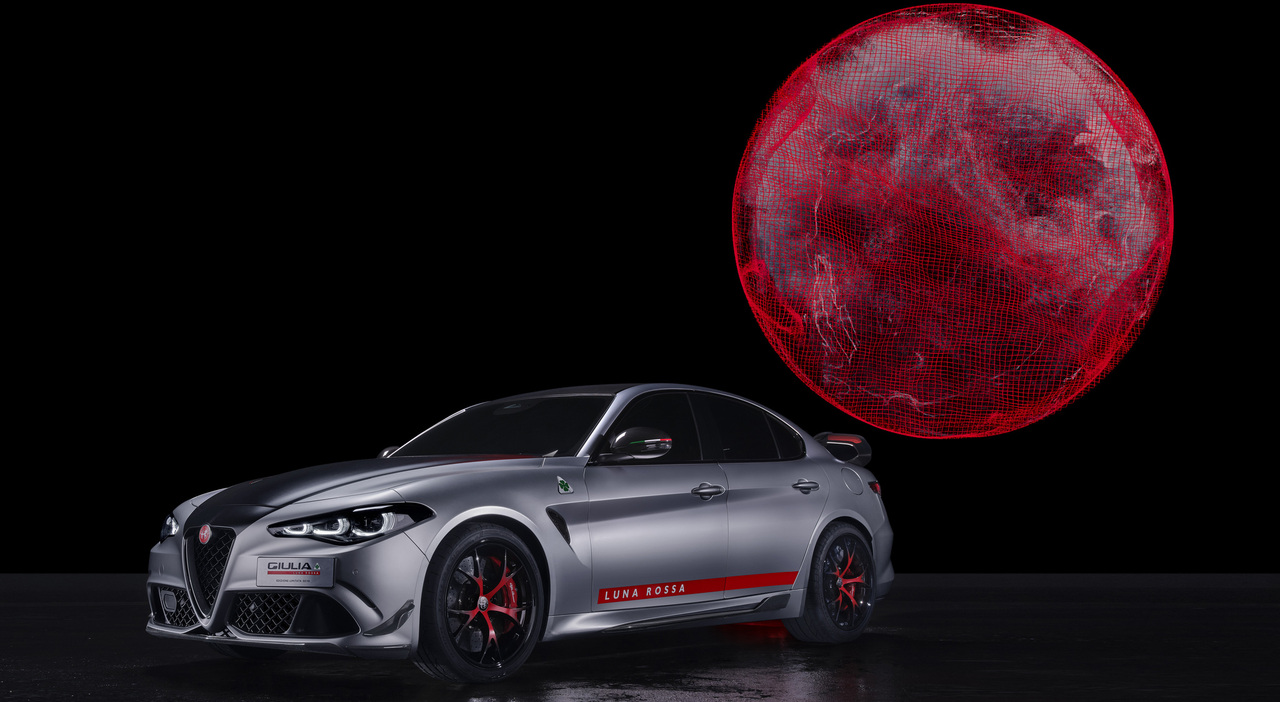 la Giulia Quadrifoglio Luna Rossa