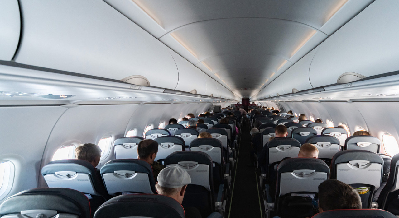 tentato stupro sul volo napoli edimburgo italiano condannato bloccato nella toilette dell aereo da Ilmattino.it tentato stupro sul volo napoli edimburgo italiano condannato bloccato nella toilette dell aereo