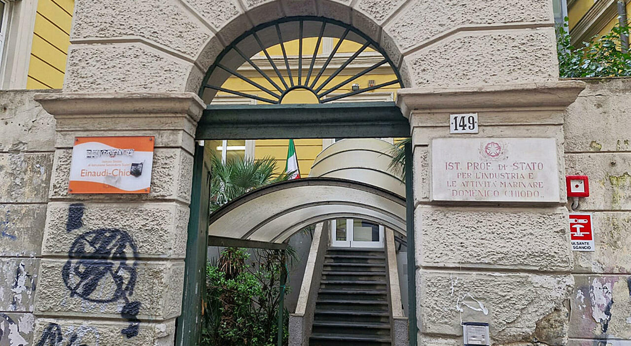 ragazzo di 18 anni accoltellato a scuola operato d urgenza 232 gravissimo fermato uno studente minorenne