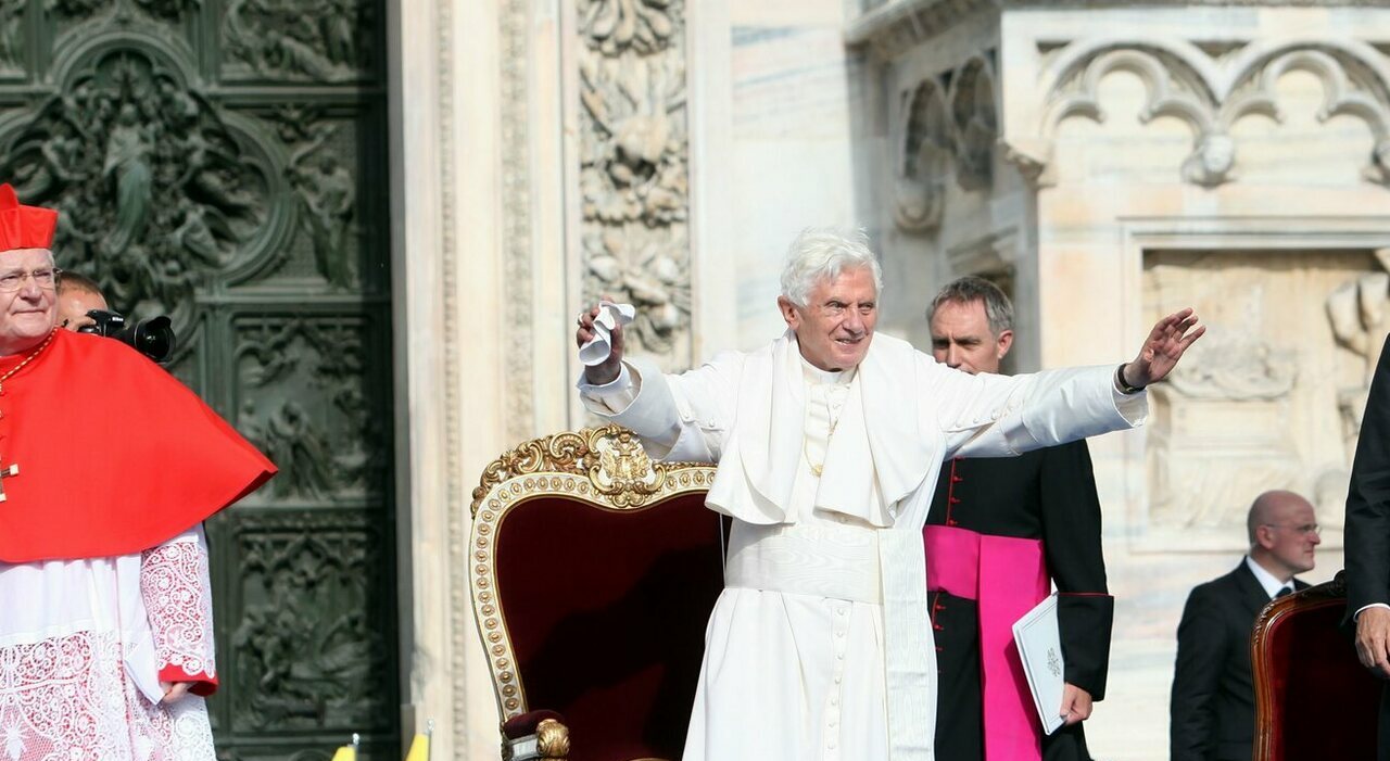 https://statics.cedscdn.it/photos/MED_HIGH/2026/01/16/9301935_16193805_papa_ratzinger_santo.jpg
