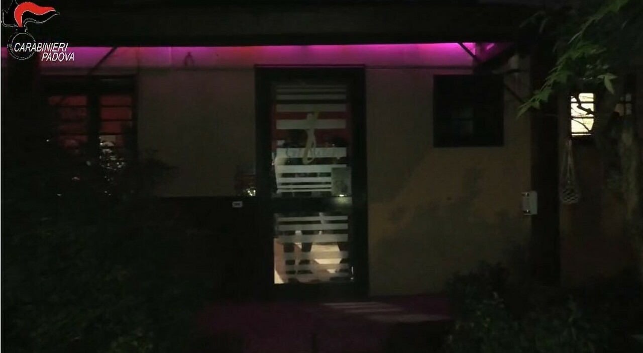 Prostituzione al night club New Gilda: donne assunte come ragazze immagine e costrette a rapporti sessuali con i clienti. Cinque indagati