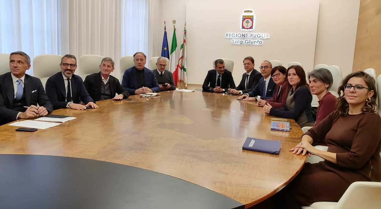 Prima riunione della giunta Decaro, subito le priorità: «Metodo, programma e Giochi»