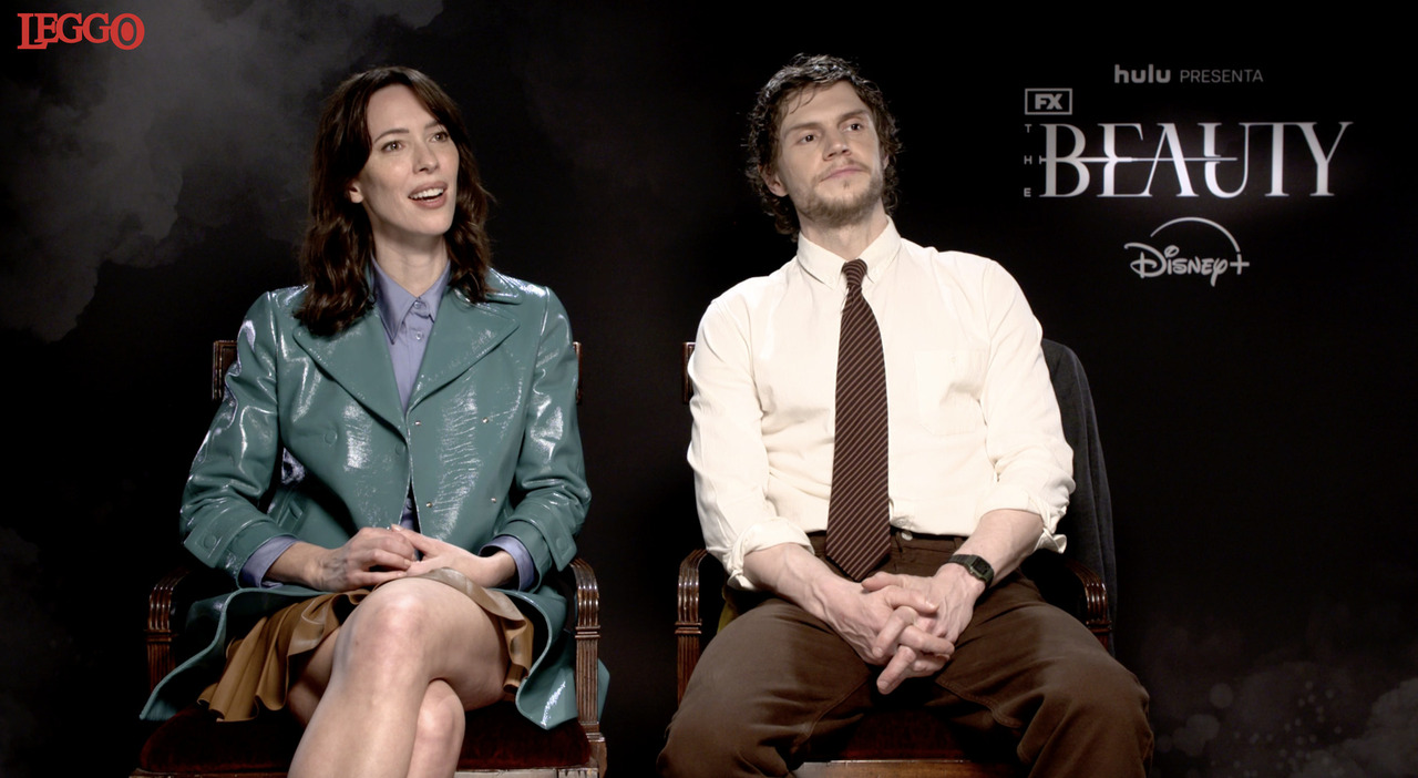 https://statics.cedscdn.it/photos/MED_HIGH/2026/01/19/9307505_19210114_the_beauty_evan_peters_e_rebecca_hall_videointervista.jpg