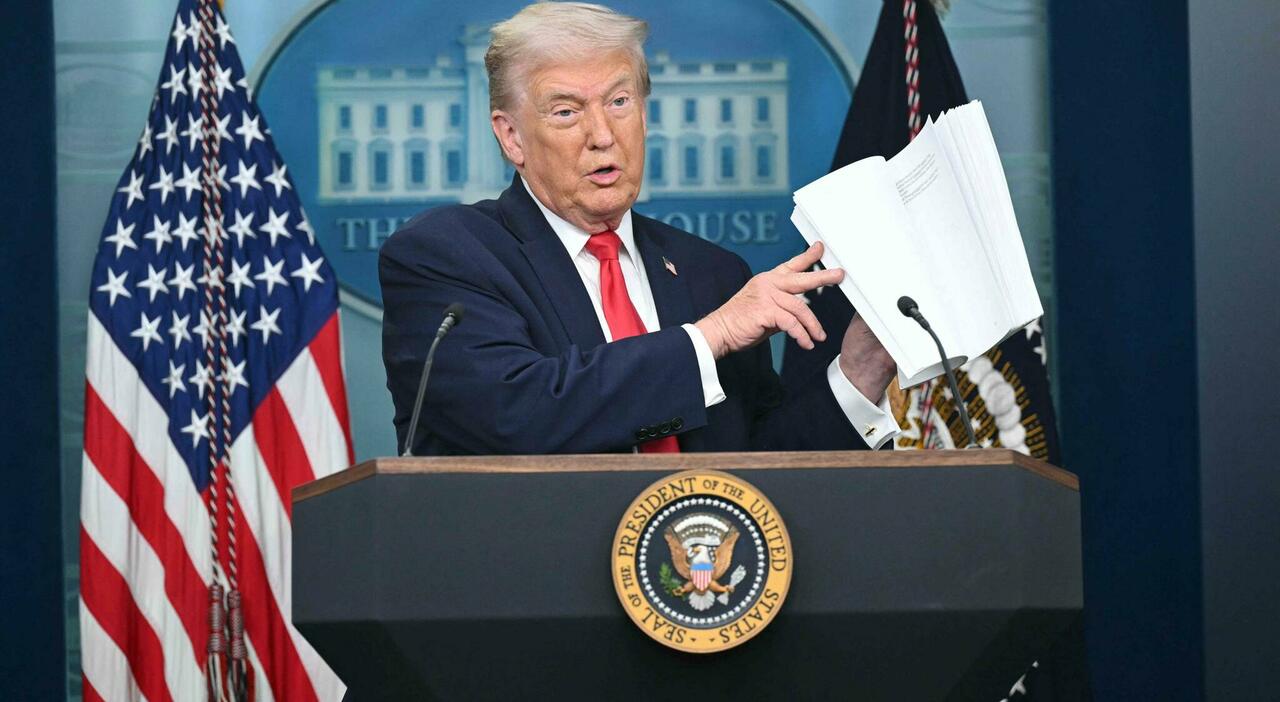 Trump, un anno di governo tra guerre, strappi interni e "America First". Gli elettori: «Egoista e disinteressato al bene comune»