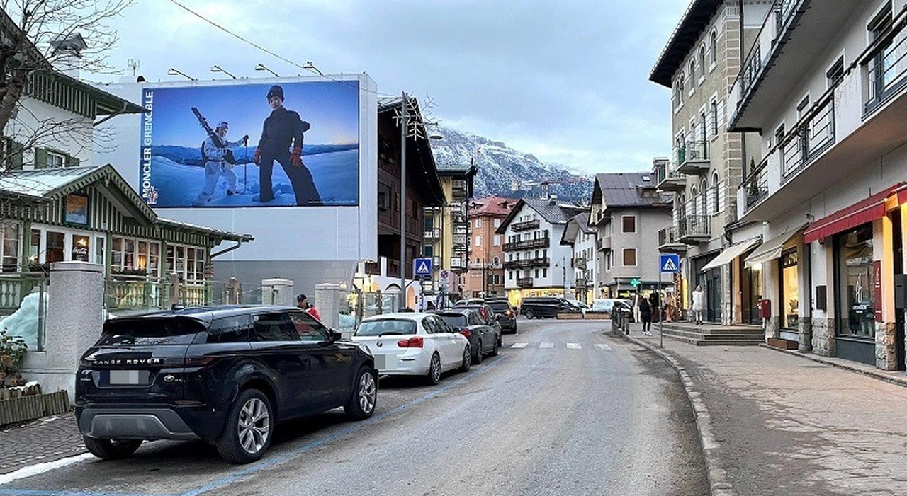 cortina sospeso il limite allaffissione di moncler un altro stop a pubblicit224 e grandi marchi del tar al comune