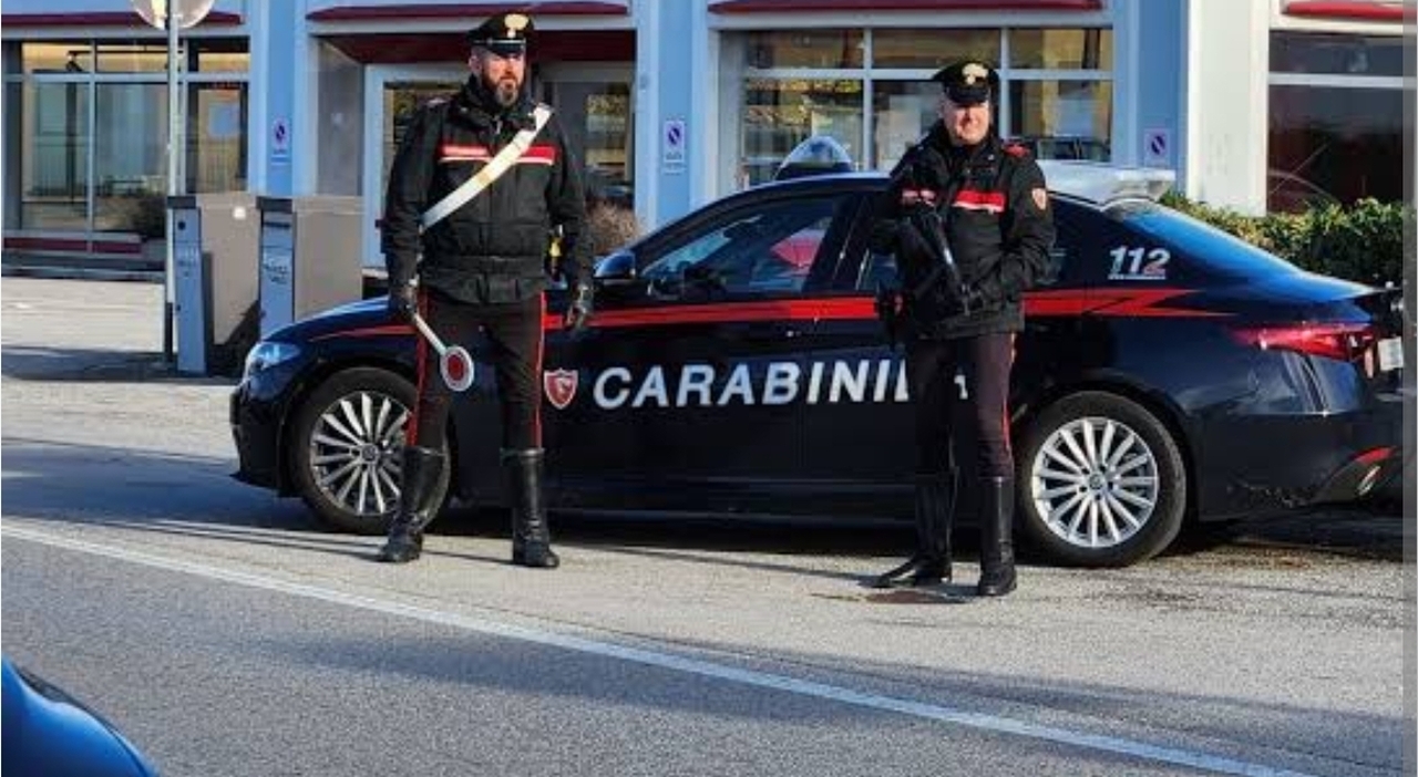 uccide la moglie colpendola in testa con un accetta poi prende un coltello e si toglie la vita