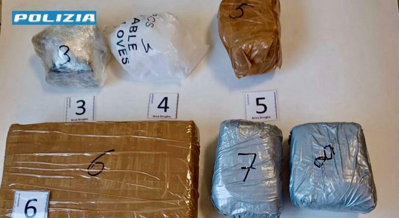 In casa dello «Zio» 800mila euro di coca: arrestato il super pusher, aveva un giro d In casa dello «Zio» 800mila euro di coca: arrestato il super pusher, aveva un giro d