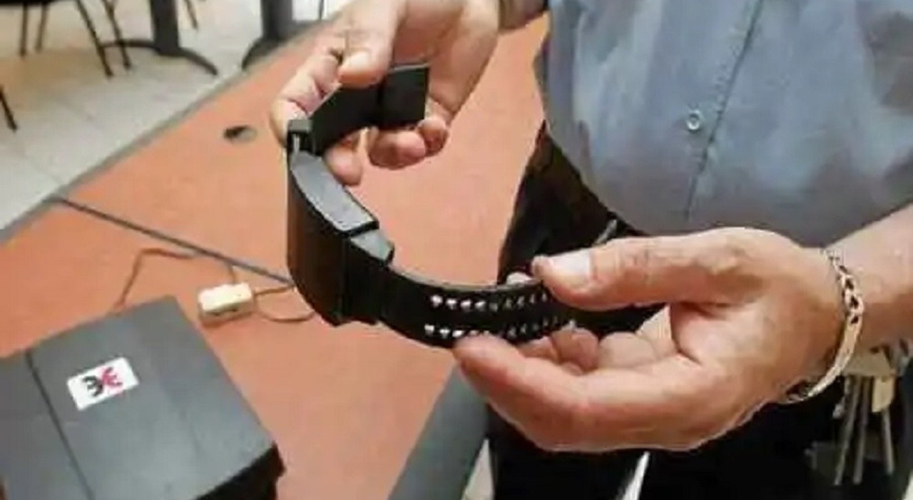 Stalker ha il braccialetto elettronico ma non lo ricarica per continuare a perseguitare la ex: 28enne finisce in carcere Stalker ha il braccialetto elettronico ma non lo ricarica per continuare a perseguitare la ex: 28enne finisce in carcere