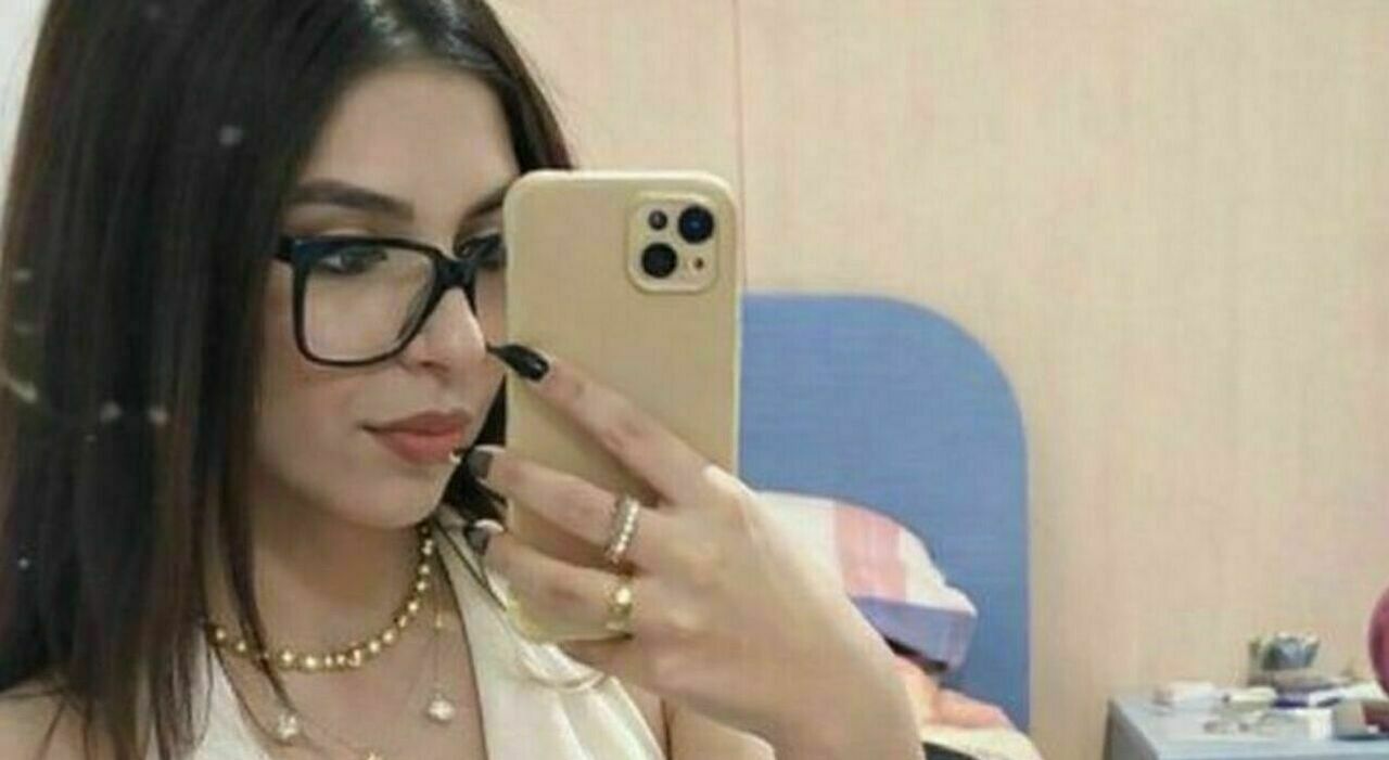 Crans Montana, la studentessa Elsa Rubino si sveglia dal coma. I genitori: «Ci ha riconosciuti» Crans Montana, la studentessa Elsa Rubino si sveglia dal coma. I genitori: «Ci ha riconosciuti»