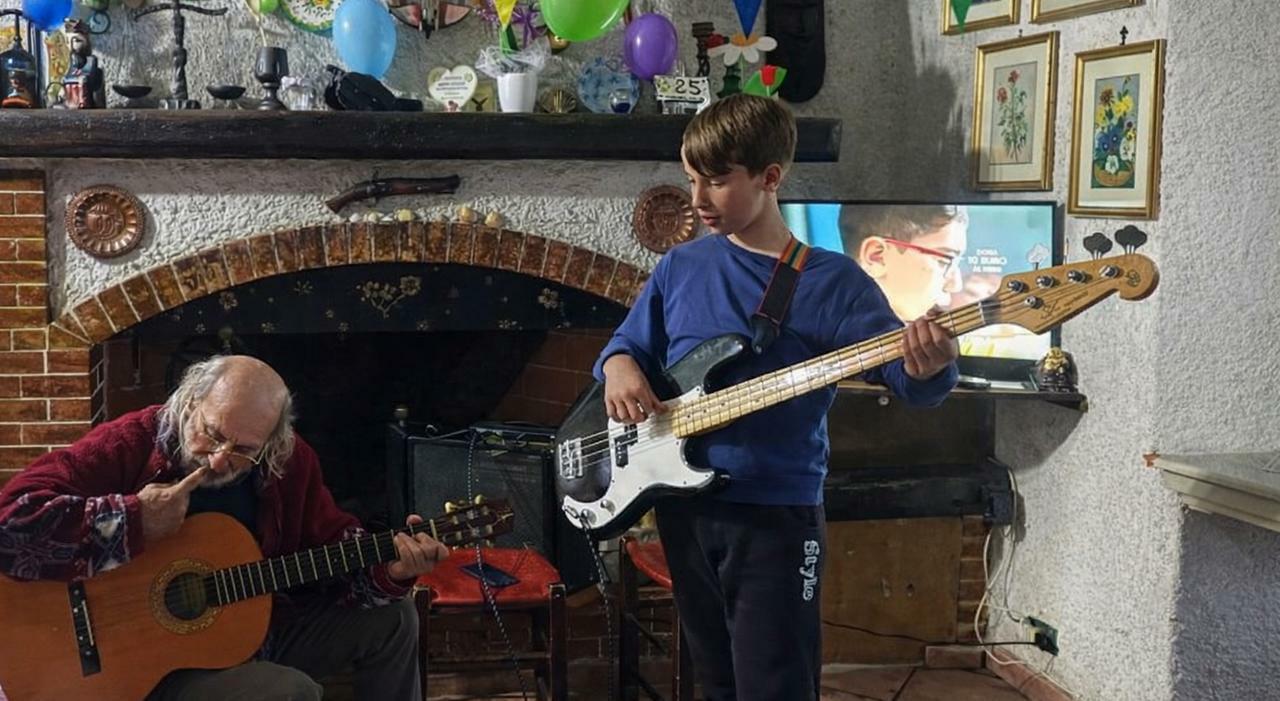 Paolo Mendico, il 14enne suicida a Latina. Sanzione lieve alla preside: tre giorni di sospensione Paolo Mendico, il 14enne suicida a Latina. Sanzione lieve alla preside: tre giorni di sospensione